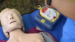 Getafe: cinco años esperando desfibriladores en dependencias municipales