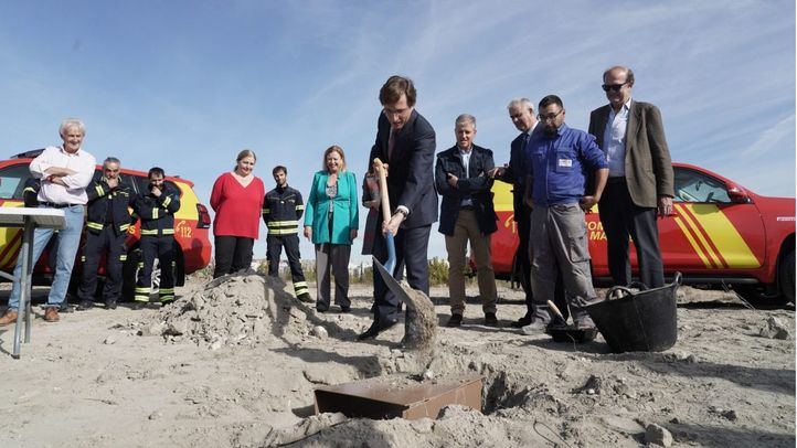 Colocación de la primera piedra del nuevo centro logístico de Bomberos del Ayuntamiento de Madrid en Villa de Vallecas.