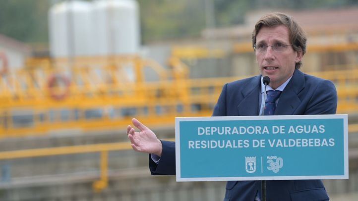 El alcalde de Madrid, José Luis Martínez-Almeida, visita la depuradora de aguas residuales de Valdebebas.