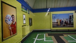 La estación de Plaza de España exhibe a las estrellas del Mundial de Catar