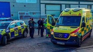 En estado critico tras quedar atrapado por una prensa en una lavandería en Arganda