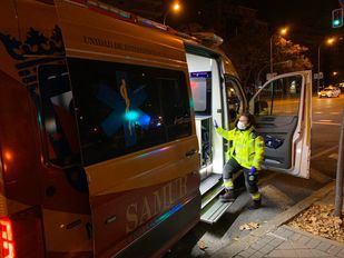 Cinco heridos leves tras invadir un coche la acera en la calle Princesa