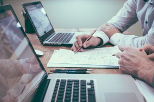 La importancia del software de gestión de negocios: digitalizarse o morir