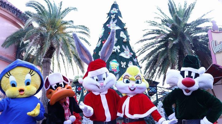 Desfiles navideños, shows musicales y nuevas experiencias en el Parque de Atracciones y la Warner