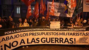 Protesta frente al Congreso contra los "presupuestos militaristas"