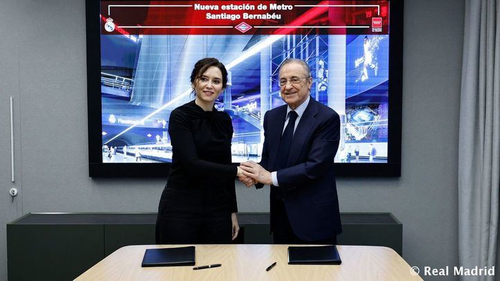 Isabel Díaz Ayuso y Florentino Pérez firman el convenio para la reforma de la Estación de Metro de Santiago Bernabéu