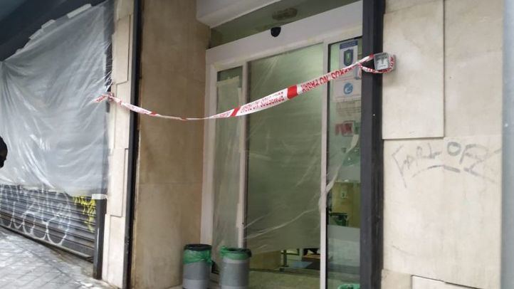 Techo caído por las lluvias en el Centro de Salud de Prosperidad (calle Canillas)