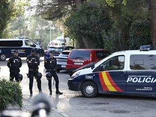 Un ojo de animal aplastado, contenido del sobre sospechoso llegado hoy a la Embajada de Ucrania