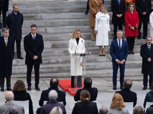 Sánchez sitúa al PP "fuera" de la Constitución y Feijóo lo acusa de "someterse" a socios que la "amenazan"
