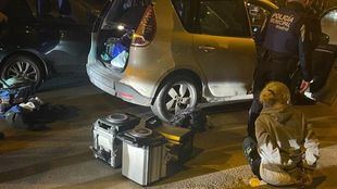 Detenidos cuando robaban baterías de motos de alquiler en Ciudad Lineal