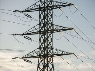 El precio de la luz marca este lunes su nivel más bajo del mes