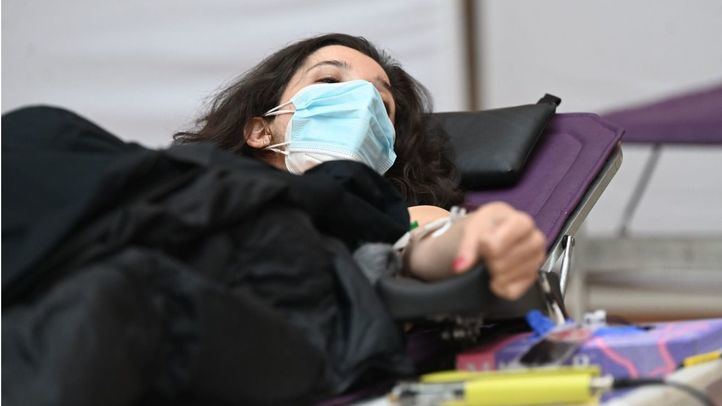 Donante de sangre durante un maratón en la Real Casa de Correos