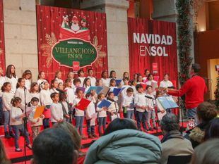 Coros escolares de la Comunidad ponen la banda sonora al Belén de Sol