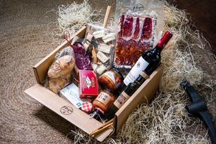 Las cestas de Navidad "más chulas" para promocionar Madrid