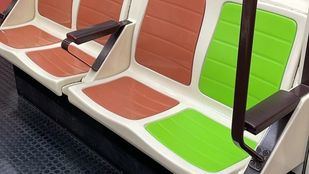 Metro marca en verde los asientos reservados para embarazadas, mayores y viajeros con discapacidad
