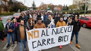 Manifestación vecinal contra el carril bici en Rivas