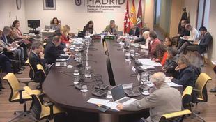 Vox ahonda en el suspense y deja vivos los Presupuestos con su abstención en comisión