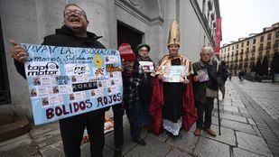 Colas este miércoles para hacerse con una entrada para ver el Sorteo de Lotería