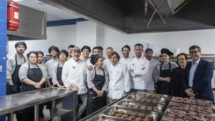 Ocho chefs con estrella Michelin cocinan para los usuarios de centros municipales de acogida