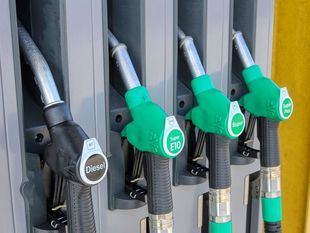 Así empiezan el año los precios de los carburantes, la luz y el gas