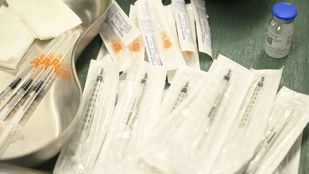 Madrid registra un descenso de los contagios Covid pese a la alerta internacional