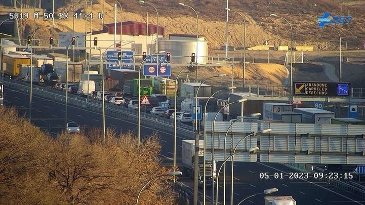 Herida una mujer en un choque entre varios vehículos en la M-50, que genera atascos