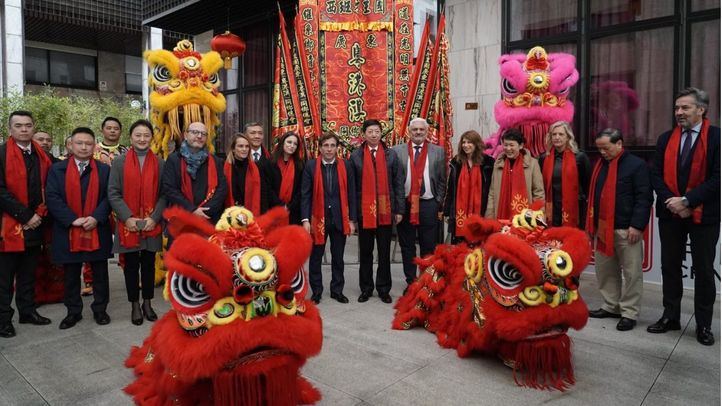 Almeida clausura el acto de inicio de las celebraciones del nuevo año chino en la Embajada de la República Popular de China en España