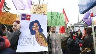 Concentración contra el reconocimiento a Ayuso en la UCM