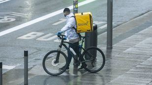 Glovo afronta otra multa por seguir con falsos autónomos y contratar a 'sin papeles'