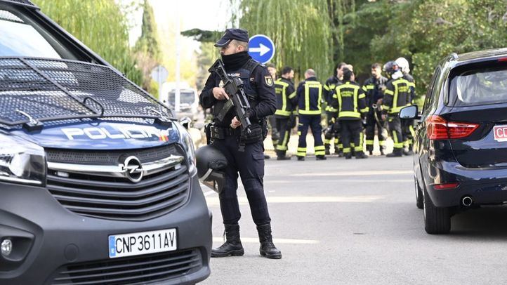 Dispositivo policial tras la explosión de una carta bomba en la Embajada de Ucrania en Madrid
