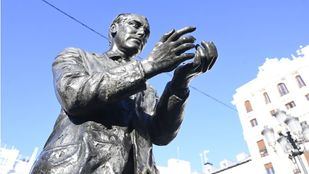 Vandalizada otra vez la estatua de Lorca en la Plaza de Santa Ana
