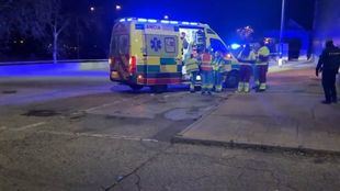 Hallado un hombre sin vida junto a un contenedor en llamas en Parla