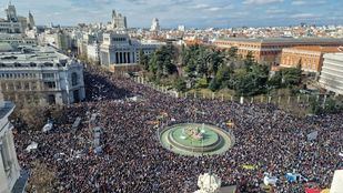 Madrid abarrota Cibeles en defensa de la Sanidad Pública