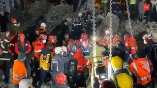 Miembros del Ericam rescatan a una mujer tras seis días atrapada