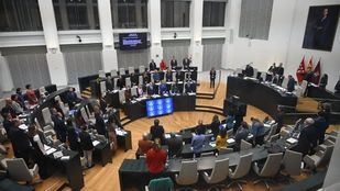 La comisión para investigar los contratos de la A-5, cuestionada: "Es un show preelectoral"