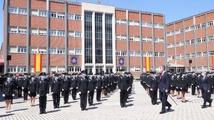 Sancionados cuatro policías por colarse un menor en Canillas que robó dos pistolas