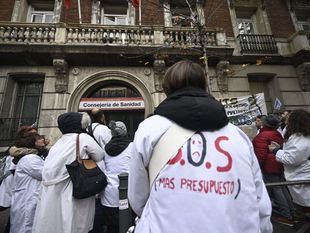 Reunión de Escudero con los sindicatos de Sanidad la víspera de los paros en hospitales