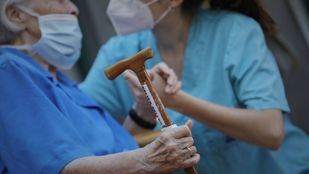 Un "acuerdo histórico" da luz verde al nuevo convenio para el sector de la dependencia