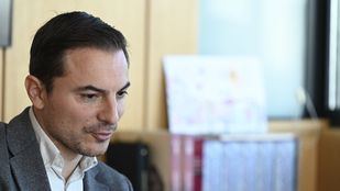 Lobato incorpora a su lista para el 28M al presidente de los directores de secundaria