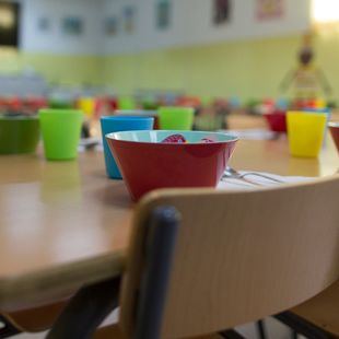 Las escuelas infantiles municipales contarán con más personal para ampliar su horario.