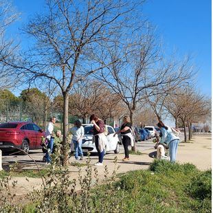 Nueva plantación en el jardín Berta Cáceres