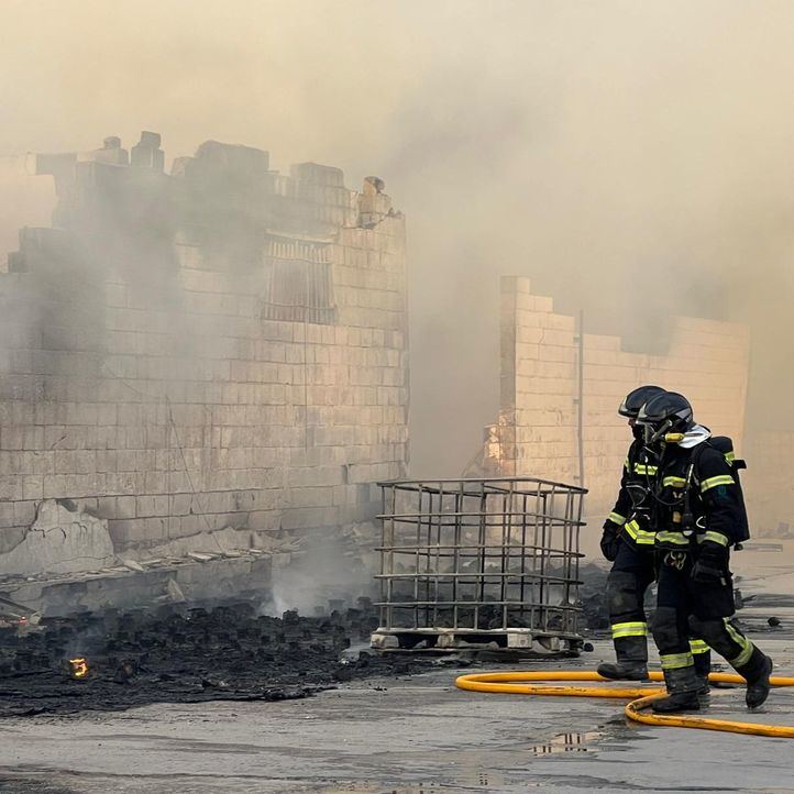 Incendio en una nave en Villa de Vallecas