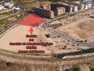 Vecinos de Arroyo del Fresno trasladan a Almeida su malestar por el cantón de limpieza