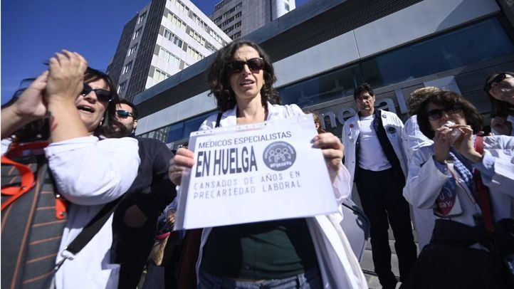 Concentración de sanitarios en el Hospital La Paz
