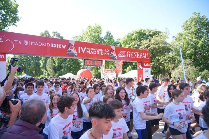 Ayuso, Almeida y el Delegado de Movilidad y Medio Ambiente acuden a la IV MiniMaraton de Madrid