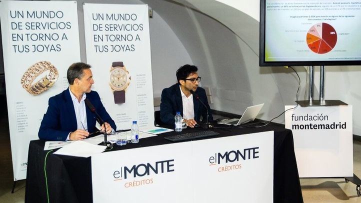 Santiago Gil y Cristiano Olivares en la presentación del informe