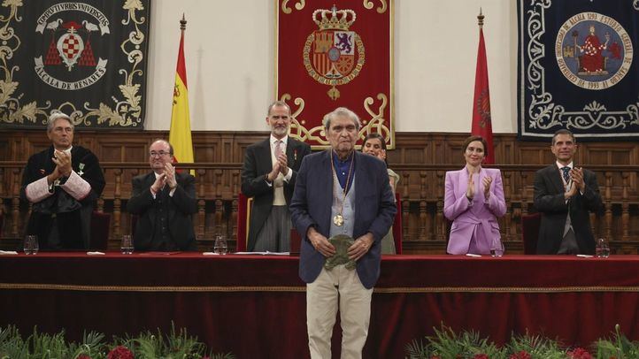 El poeta venezolano Rafael Cadenas recoge el Premio Cervantes