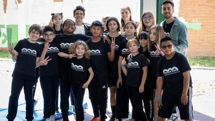 Alumnos que participan en el taller 'El silencio de baila' con Joaquín de Luz