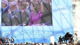 Almeida ensalza a Madrid como el "corazón latiente de España" mientras Ayuso piensa en "nombramientos"