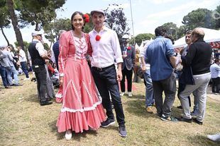 La Pradera se politiza con candidatos chulapos, encontronazos y fotos que suman votos